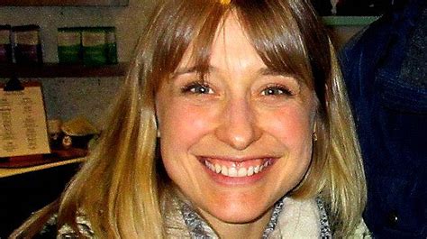 allison mack desnuda|La actriz Allison Mack sale de la cárcel tras cumplir su。